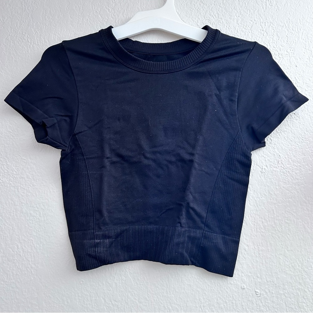 black active cropped short sleeve top